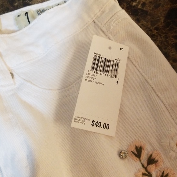 White jeans - Picture 3 of 8